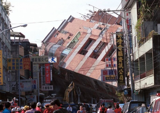 当地震后，房子受损倒塌的老百姓们，房贷还要继续还吗？