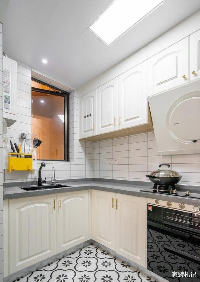 「」这大概是我见过最温柔的家，67平两房一厅，用简装诠释生活