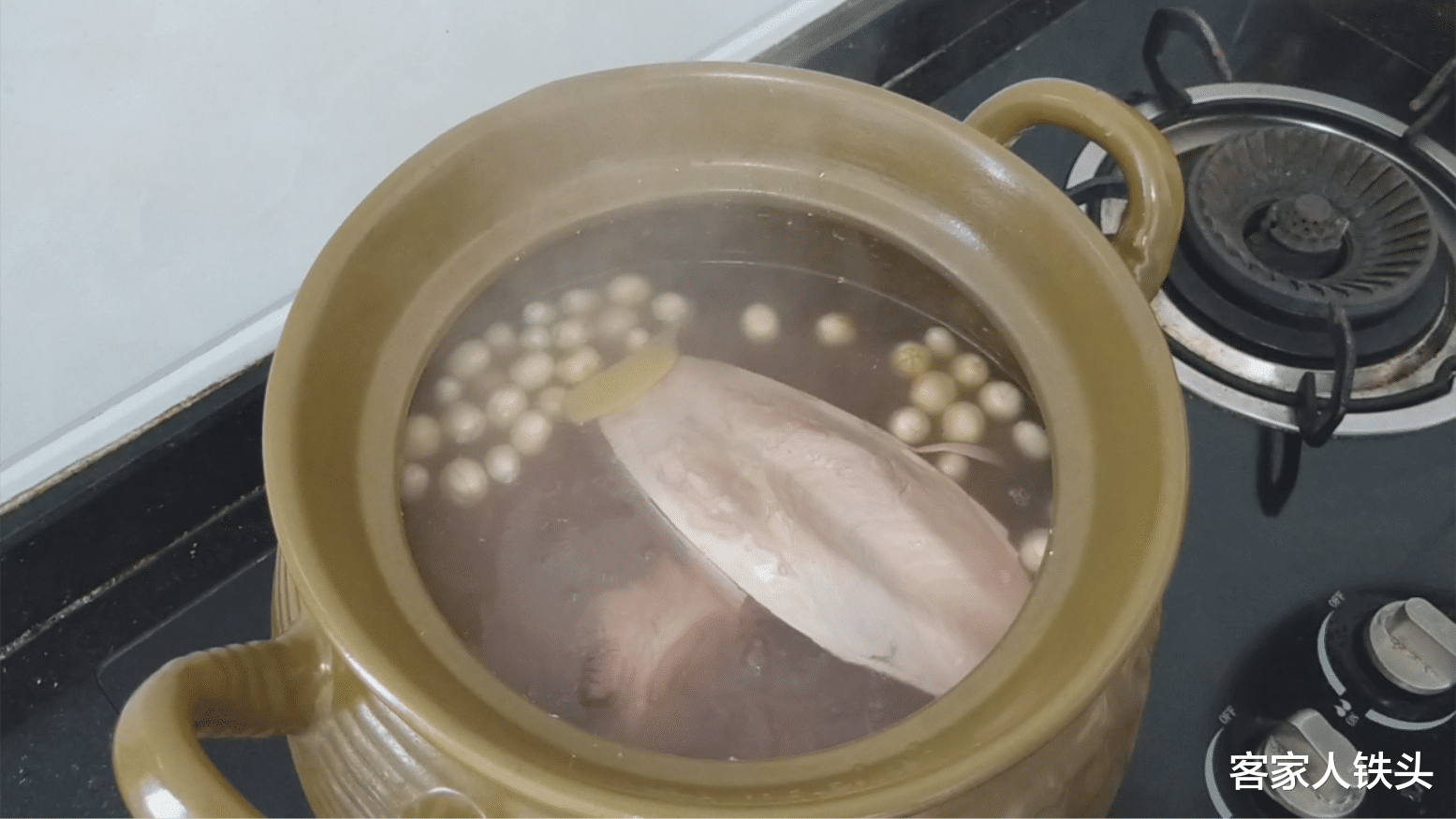 莲子@春季天气燥，多给家人煲这一锅双莲汤，好喝润燥滋补，常喝气色好