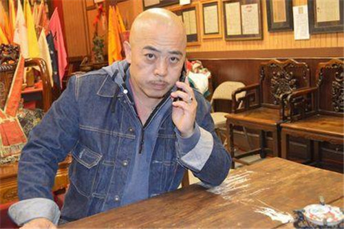 『美国』他是美国华人老大，落网后被判2900年，他反驳一条：我没害中国人