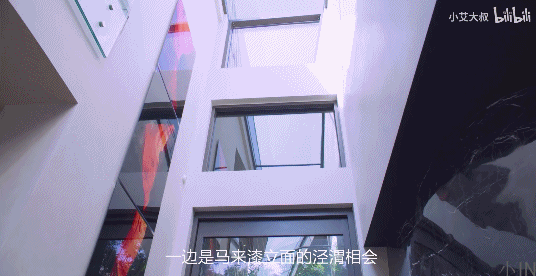 |在成都花1.5亿买豪宅啥感受？一小张地毯就要10w！网友：看看得了