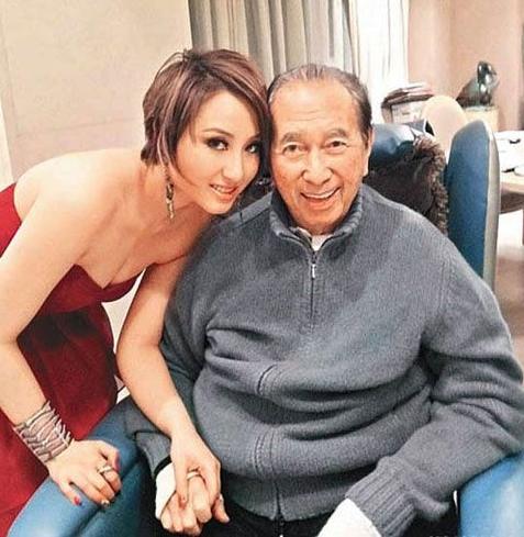 『刘嘉玲』收梁朝伟入室，舒淇、刘德华跪拜的白龙王，为何至死不见刘嘉玲？