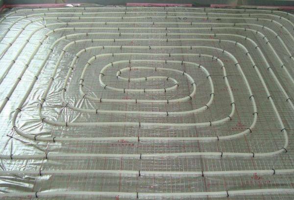 |家里安了地暖后悔了，冬天地暖和空调哪个好？看完终于找到答案