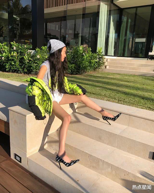 @71岁“婚纱女王”王薇薇晒近照,身材只有17岁,网友都看懵了