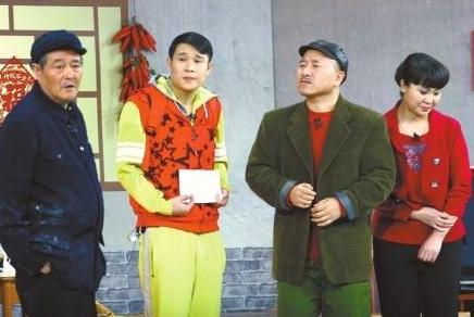 「赵本山」黑白通吃、负面不断，被\人民日报\批评的赵本山，为何没被封杀？