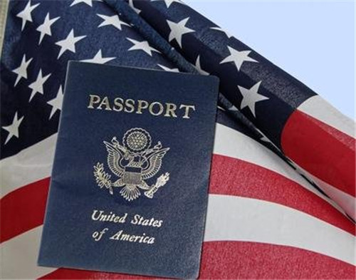 美国|深圳女孩为入美籍，煽动国人赴美参军，如今2年过去，下场真解气