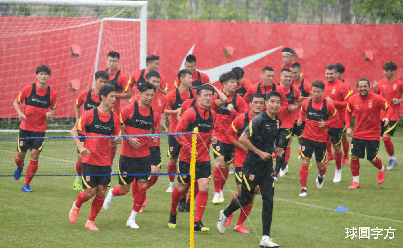 张艺兴@开火！郝海东炮轰国足热身赛是“打分”比赛，李铁能力迎真正考验