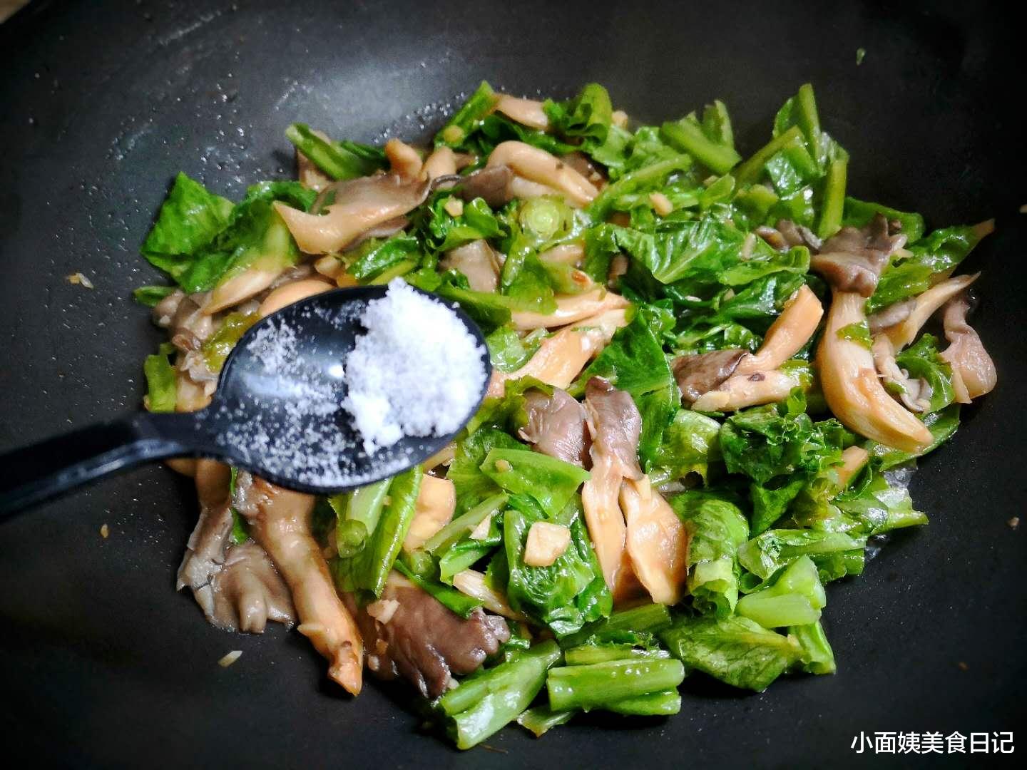 蘑菇|秋季最该吃这菜，三两下炒一盘，益智又营养，读书的孩子要多吃！