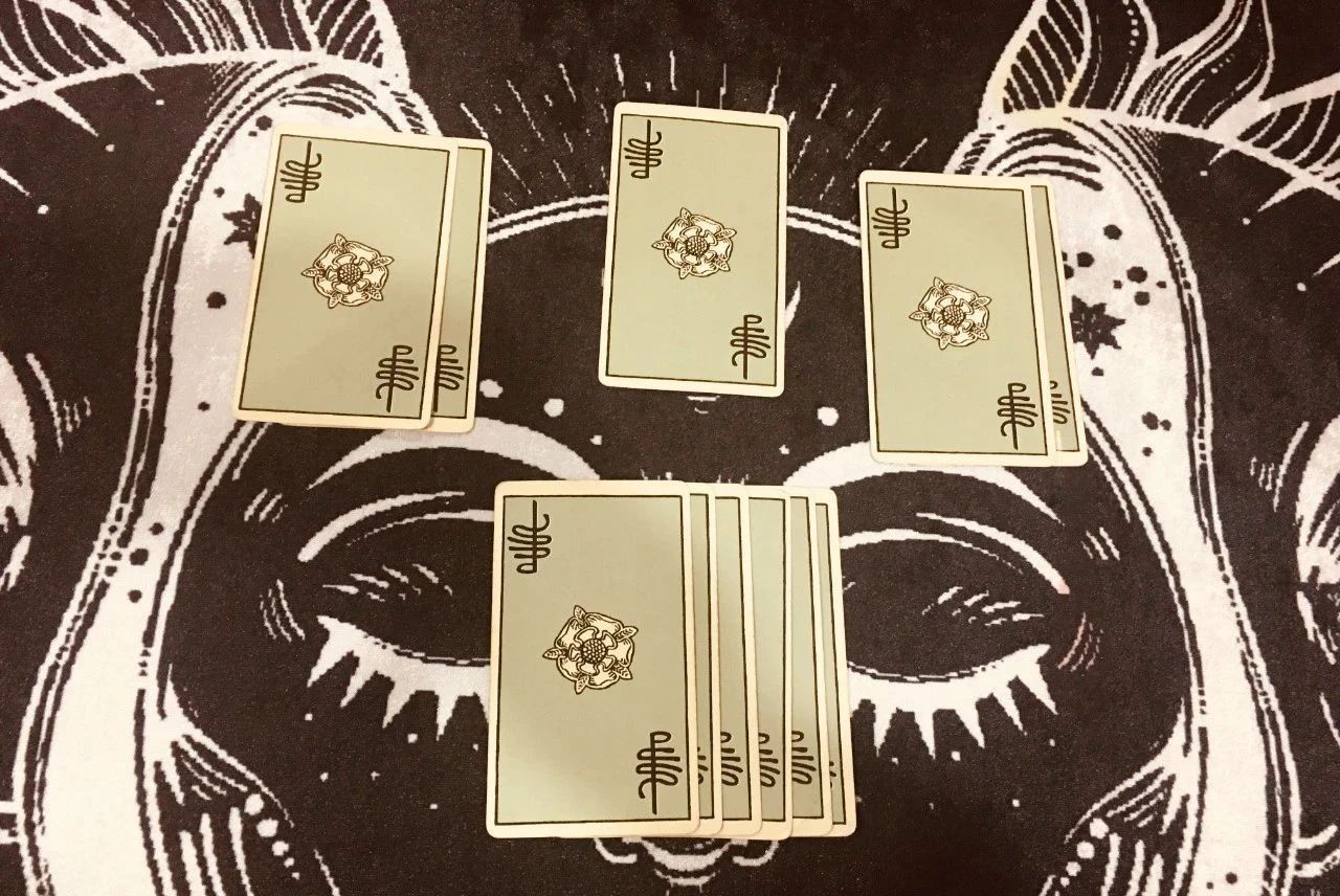 狮子|伽巫塔罗：爱情占卜11.21-27，摩羯座充满诱惑，等待答案