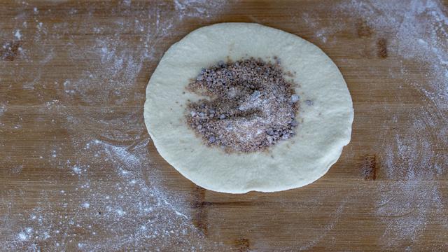 「烧饼」这烧饼，外面排队30分钟才能买到，秘诀独家公布，吃一口就爱上！