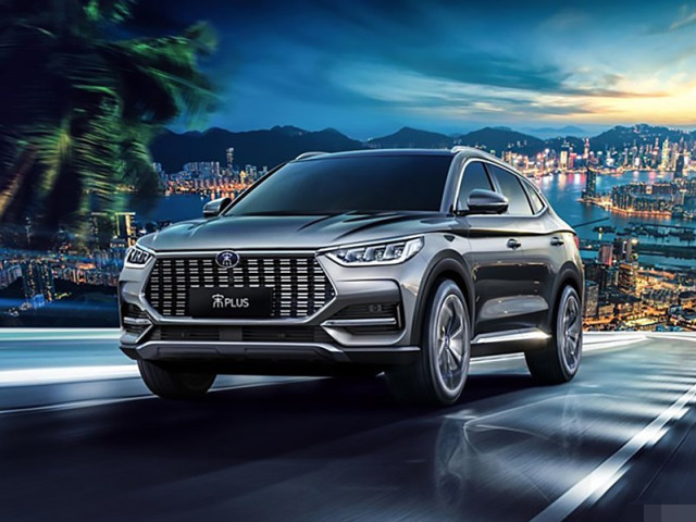 比亚迪宋|比亚迪全新力作，1.5T发动机比长安强，这款宋PLUS颜值来到新高度