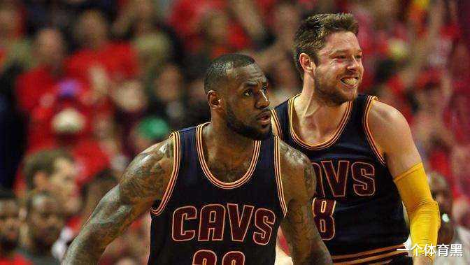 薪水|年薪7万美元的NBA球员怎么生活？幸亏有哥哥，否则字母弟亏钱打球