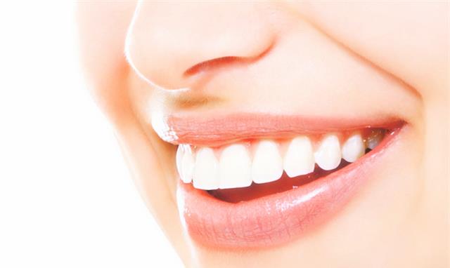 牙齿▲牙齿总能抠出“黄泥”,非常丑,这到底是什么东西?看专家的理解