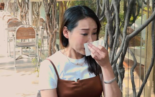 杨卓娜|杨怡亲姐深情落泪，嫁给富豪甘愿当后妈，身材很魅惑比妹妹好得多