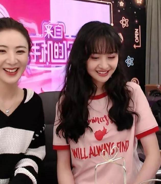 郑爽|郑爽发文求救，精神崩溃哭泣吓坏众人，网友：第二个崔雪莉？