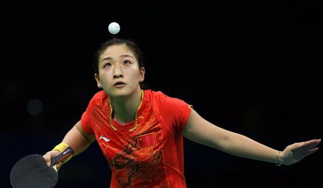 『奥拉迪波』刘诗雯训练引争议！男训练师给压“一字马”，网友：女训练师呢？