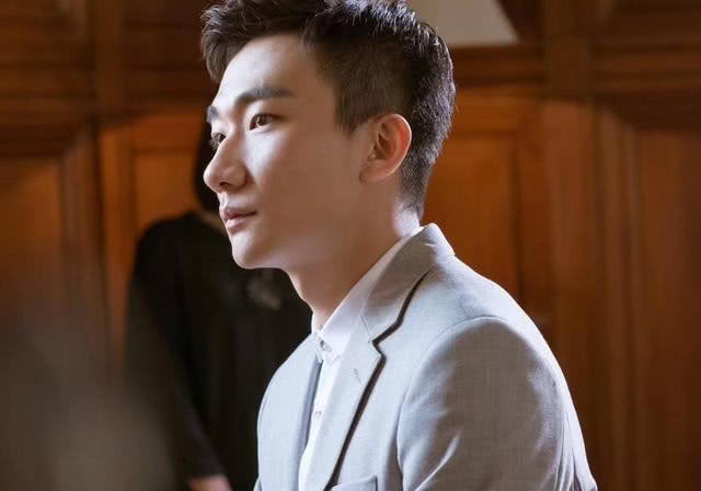 「陈晓」王一博、陈晓《冰雨火》遇对手，同类型双男主剧《浴火》开机