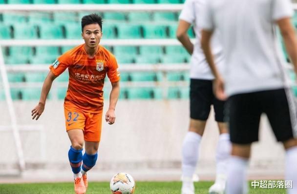 山东鲁能|鲁能昨晚首发的最大错误:24岁新星送出业余传球后,李霄鹏都笑了