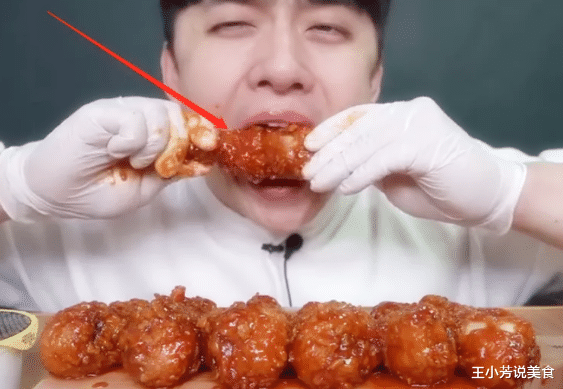 ：大胃王直播吃60个“鸡腿”，刚到嘴边粉丝看出猫腻，换我也能吃完