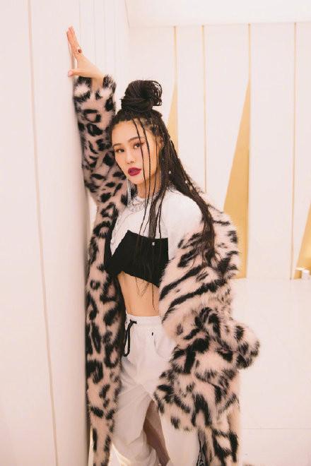 『李宇春』当袁娅维和吉克隽逸在《歌手》遇到李宇春,才知道什么是“女王”