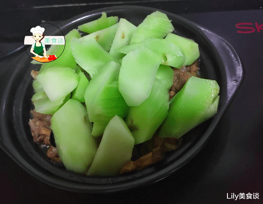 香菇：春天，儿子最爱这一锅焖菜，有菜有肉，营养吸收好，个头长得快！