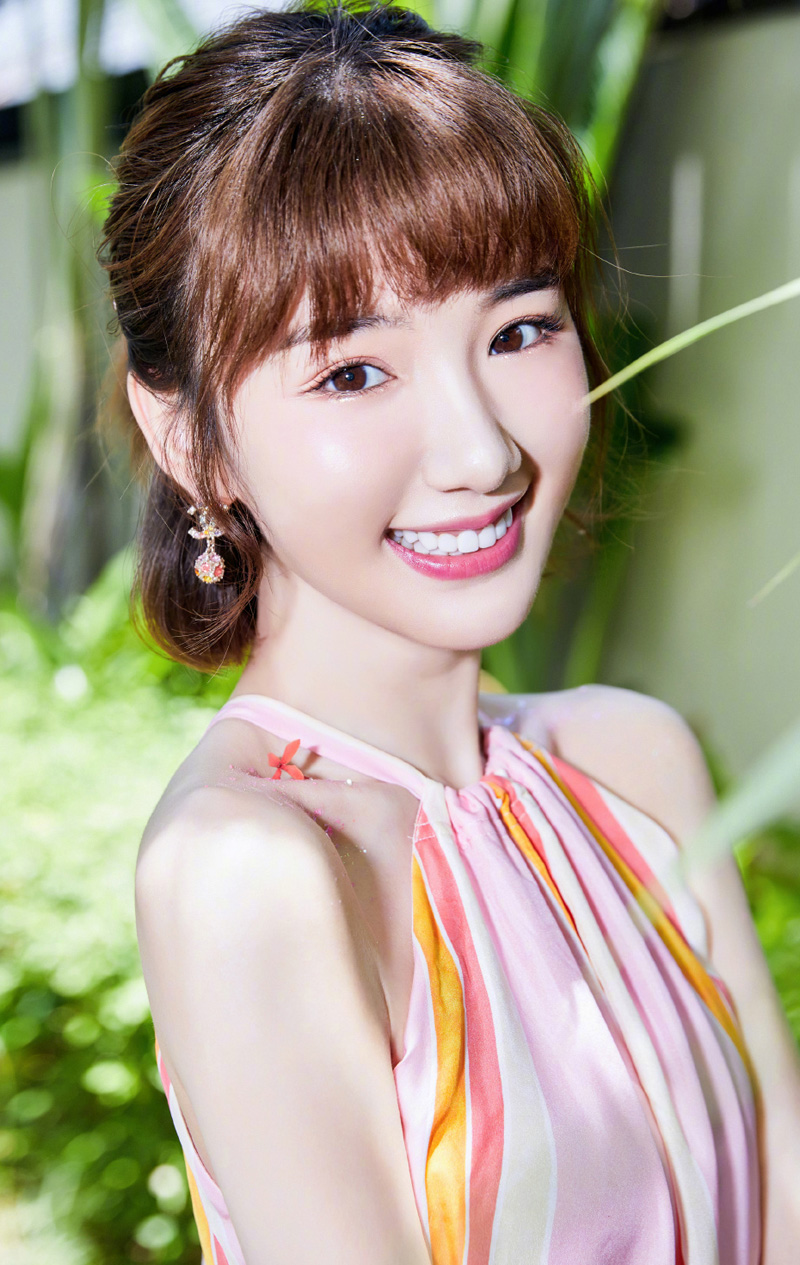 毛晓彤|出生后被抛进垃圾箱，成名后被勒索5000万，毛晓彤的命运，该有多么悲惨！