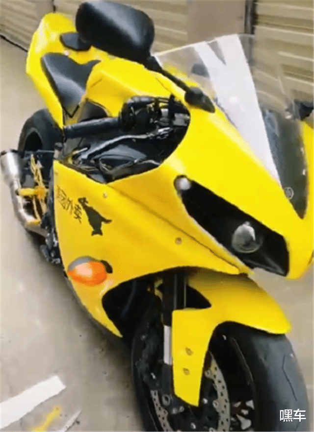 [雅马哈r1]“外卖版”雅马哈R1，全车“竞速黄”，2.9秒破百，侧面4字成亮点