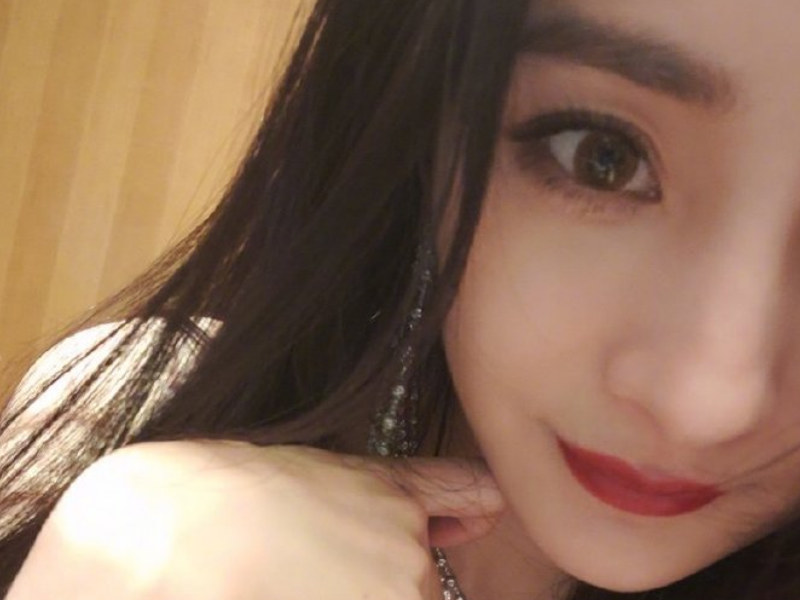 迪丽热巴@有种“颜值考验”叫明星素颜照，杨幂清纯，热巴完美，娜扎让人不敢认
