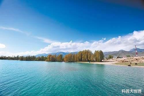 「青海湖」塔里木盆地旁有个“热海”，水量是青海湖18倍，我国现却无法利用