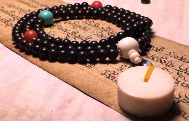 【文玩】别买这四种文玩, 戴出去伤身又丢人!