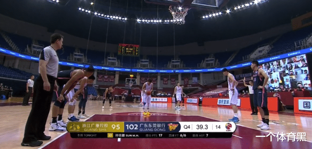 李春江|李春江在想啥?40秒落后5分,申请自杀式换人,自家球员都愣了