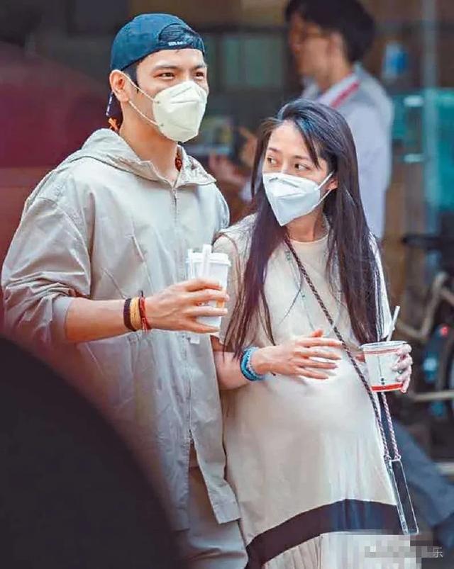 郭碧婷|36岁郭碧婷挺孕肚现身老了不止10岁难认出，花季女神一去不复返