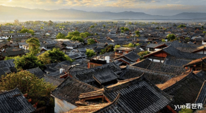 「丽江」我国最宜居的城市，生活节奏非常缓慢，市内景点高达100多处