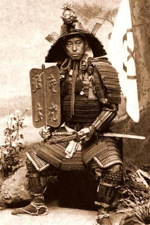 日本|百年前日本武士旧照：平均身高仅1米6，面露凶光，女武士确实漂亮