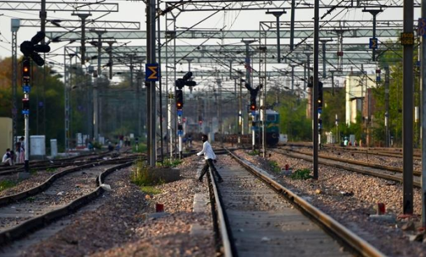 【霍普金】印度新冠肺炎累计确诊逾9万例 最大贫民窟病例攀升