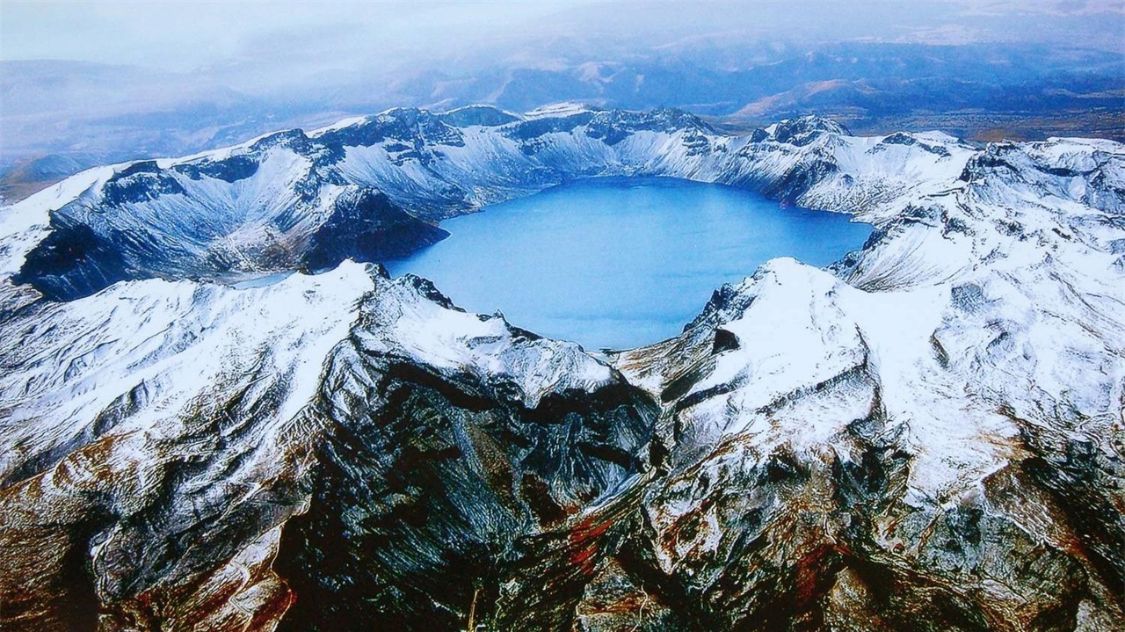 芒果望世界 没有进水口的天池，池水却一直外流，水位为什么能保持不变呢？