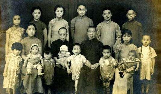 李嘉诚▲全球最有钱的10大家族，中国上榜俩！李嘉诚算一个，另一个是谁？