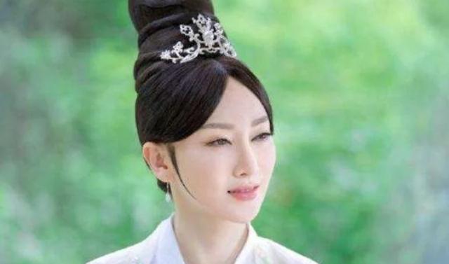 春晚|当年上3次春晚还搞砸，还闪婚嫁给富豪，后来靠“踩”杨紫复出？