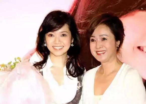 「侯佩岑」周杰伦妈妈为啥不喜高学历高颜值的侯佩岑，宁愿要高职生的昆凌？