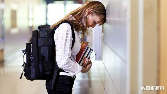 「考试」补考作弊，试卷被没收，大二学生选择轻生，学校官方回应
