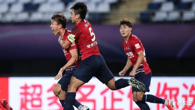 中超|2-2！中超上演疯狂一战！943万劲旅85分钟领先，最后3分钟遭重创