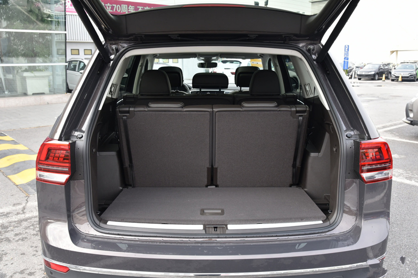 新车@起步30万跌至25万！铁心逼死汉兰达，重2吨起步2.0T，比普拉多还大