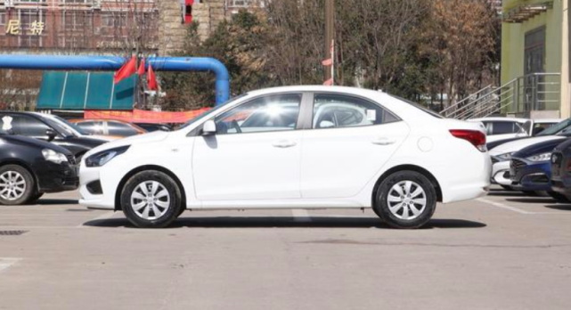 「瑞纳」2020款合资家轿，4.99万起顶配7万，油耗不到3毛，比摩托还省油