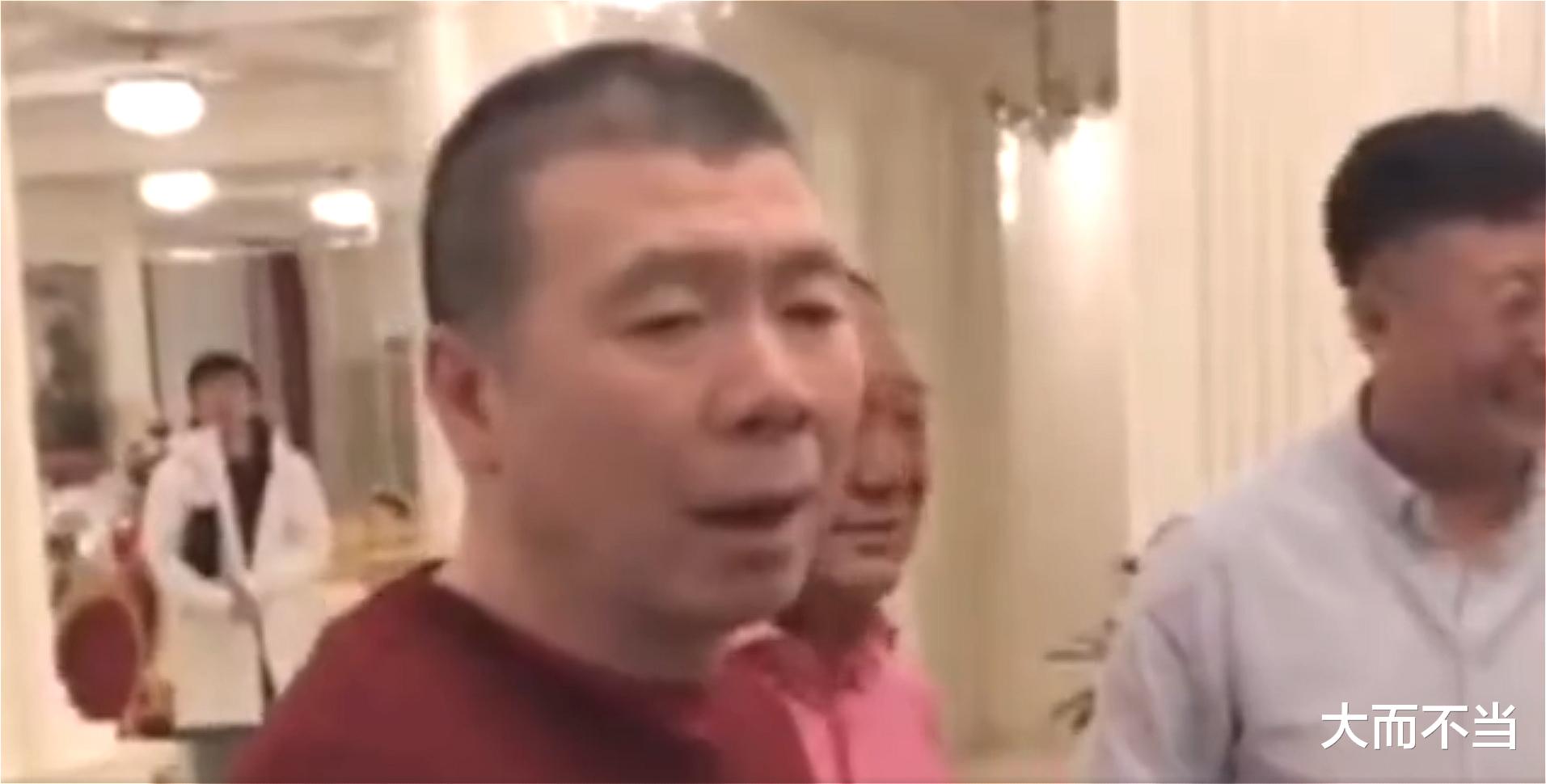 冯小刚■冯小刚曾让苗苗脱鞋跳舞，陈道明飚脏口大骂：你TM没看过跳舞啊！