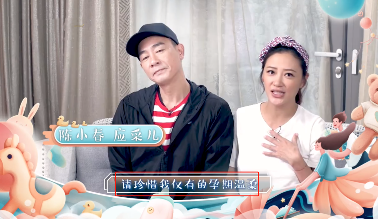 jasper|7岁Jasper学钢琴啦！窝陈小春怀里显娇小，应采儿温柔指导超温馨