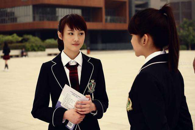 肖战|美女郑爽为了减肥不吃饭，难怪如此漂亮，肖战又被官方提及