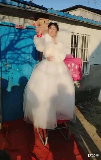 霸气新娘婚礼大骂新郎,今天要是不把彩礼给我补齐了,我就去打胎
