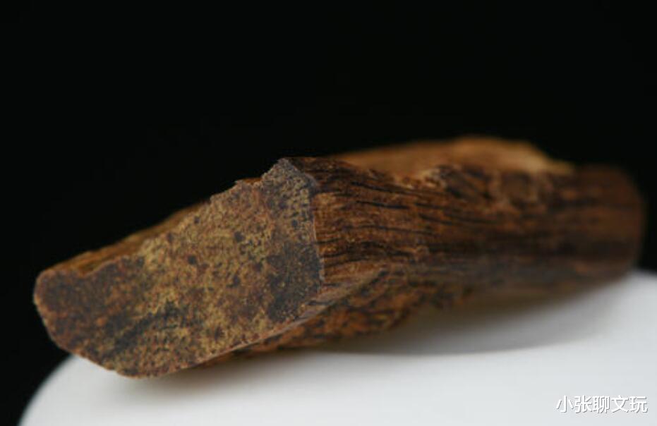 福耳|不能盘玩的三种文玩，越盘越贬值，直接戴手上就很好了