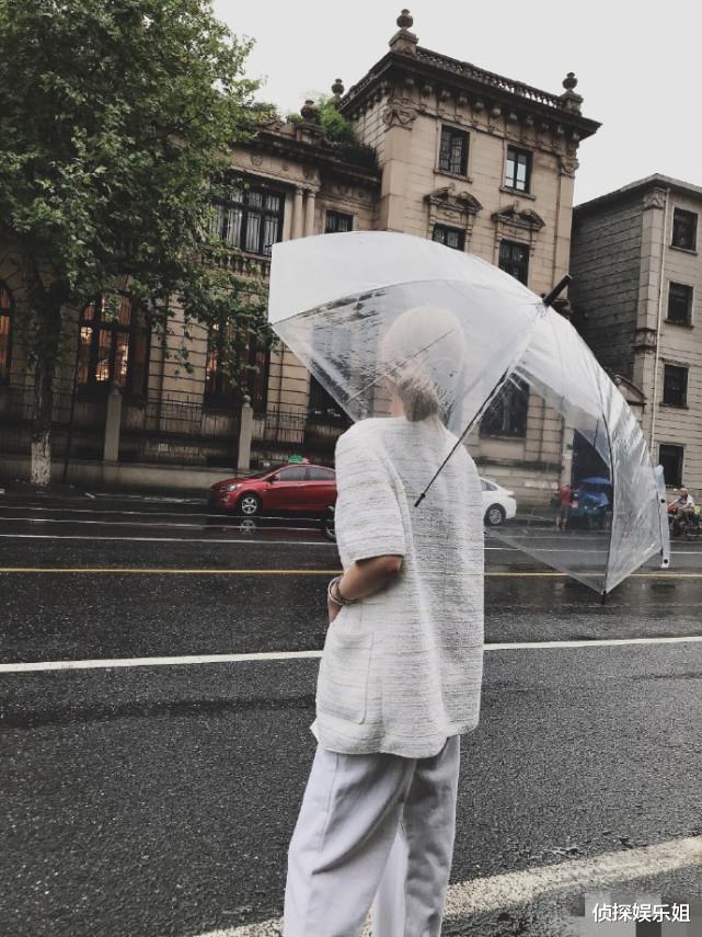 罗志祥|罗志祥彻底凉凉，周扬青晒雨中打伞漫步，借歌词表达期待爱情