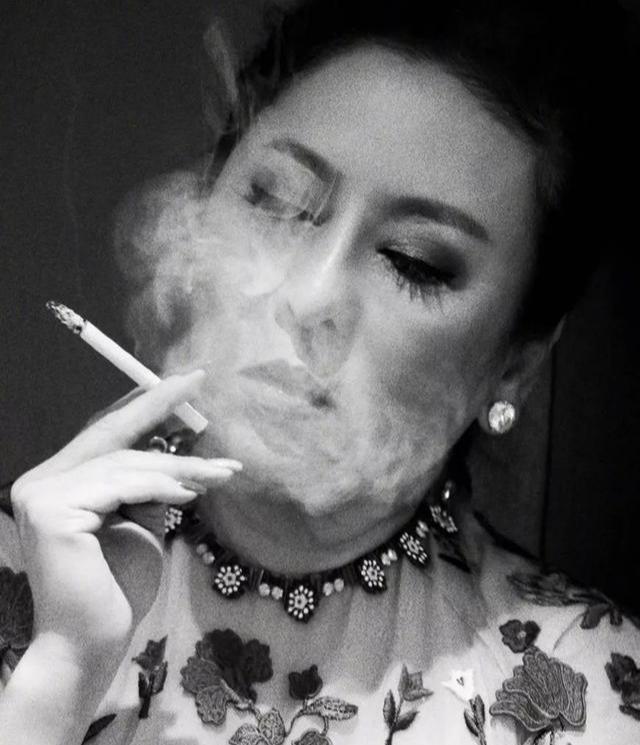 周星驰■向太：我们跟这么多人都好，怎么就遇到周星驰和张柏芝两个白眼狼